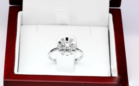 Złoty pierścionek - Diament Złoty pierścionek - Diament