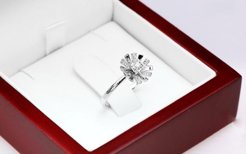 Złoty pierścionek - Diament Złoty pierścionek - Diament