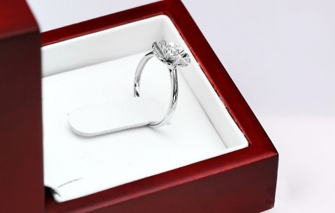 Złoty pierścionek - Diament Złoty pierścionek - Diament