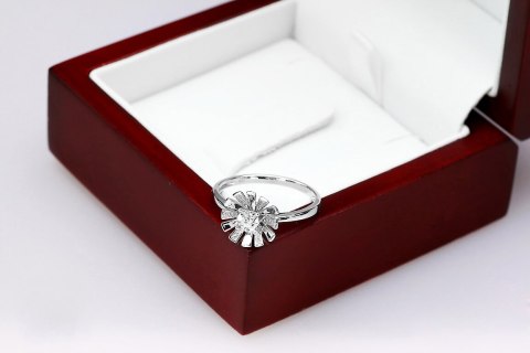 Złoty pierścionek - Diament Złoty pierścionek - Diament